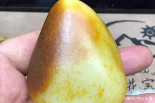 千年红皮万年黑皮,不如黑皮中的战斗皮,和田玉看看最这些老油皮
